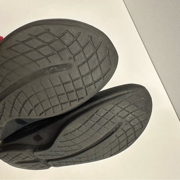 Oofos WOMEN'S OOLALA LUXE SANDAL - LATTE
Size 9.0 - Picture 10 of 12